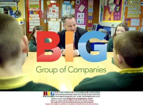 First minister visits Knightsbridge Primary School