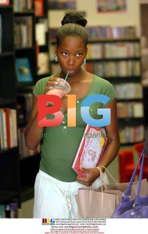 Pregnant Jamelia Shopping in Hollywood