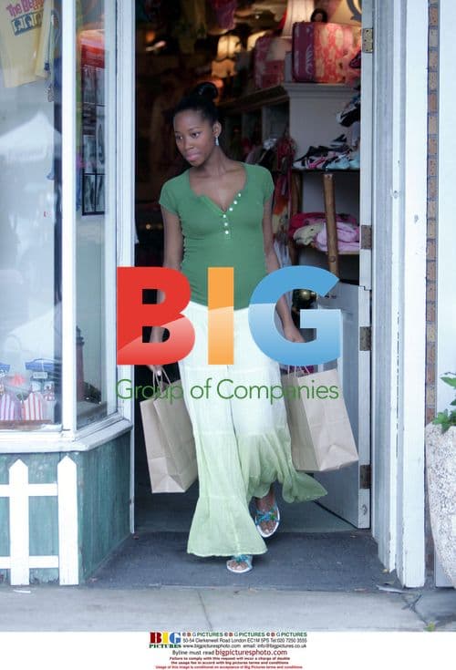 Pregnant Jamelia Shopping in Hollywood
