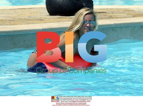 Aussie models Jade Hounsell and Jamie Lewis in Portugal