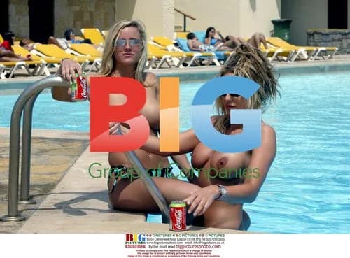 Aussie models Jade and Jamie enjoy beach holiday in Portugal