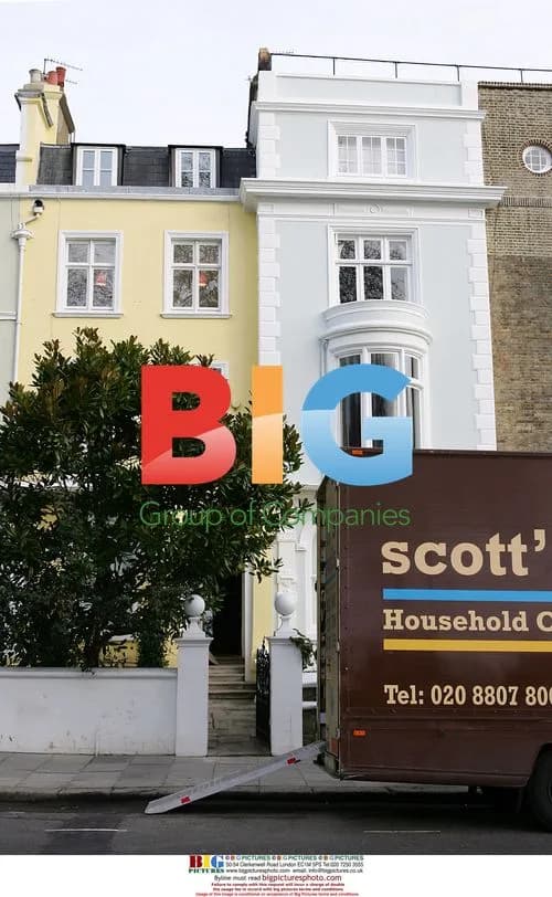 Jamie Oliver and Family Move into New Home
