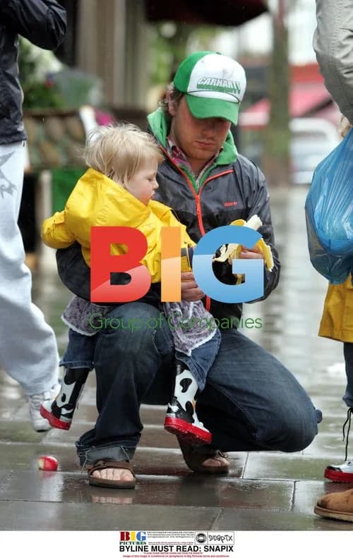 Jamie Oliver Catches Up with Family on Rainy Day