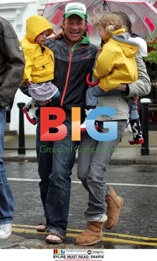Jamie Oliver Catches Up with Family in London