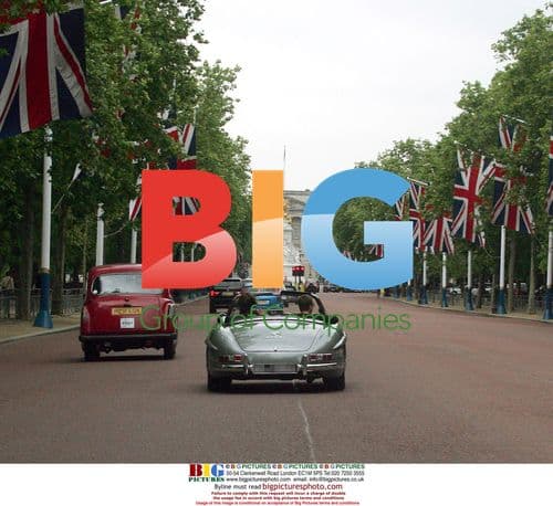 Jamiroquai's Shopping Trip in London