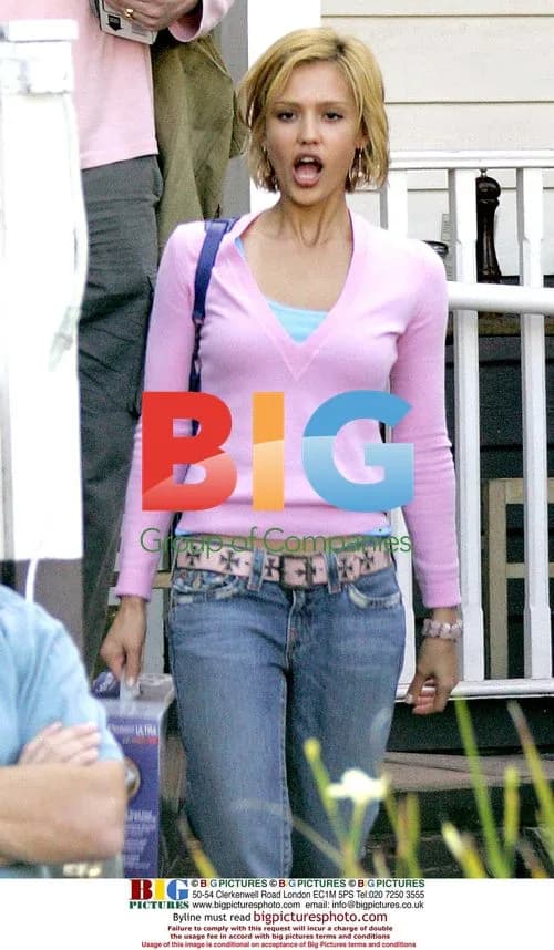 Jessica Alba Shops in Beverly Hills