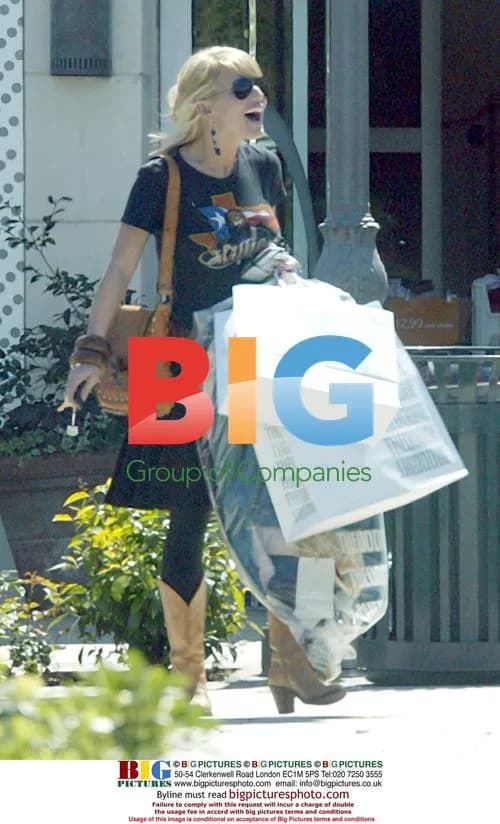 Jessica Simpson with Dog After Shopping