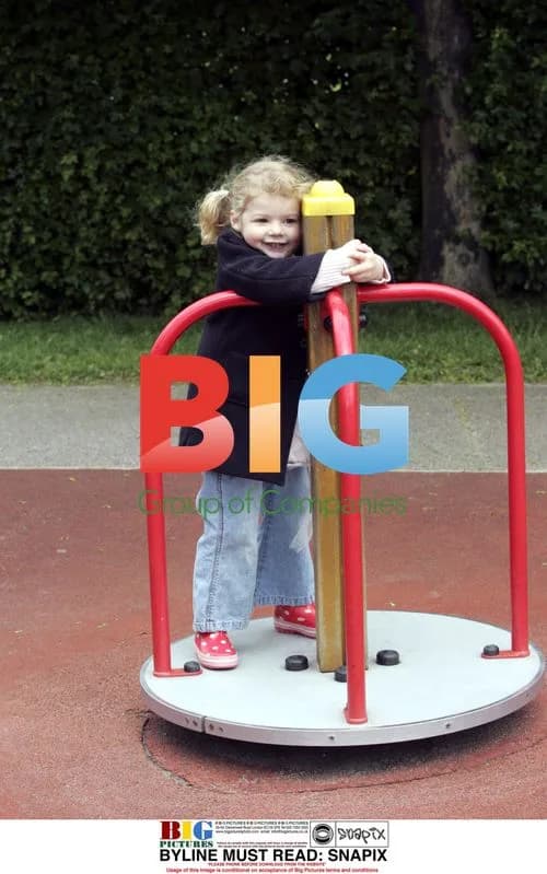 Jools Oliver and Daughters Daisy Boo and Poppy Honey Play in Park