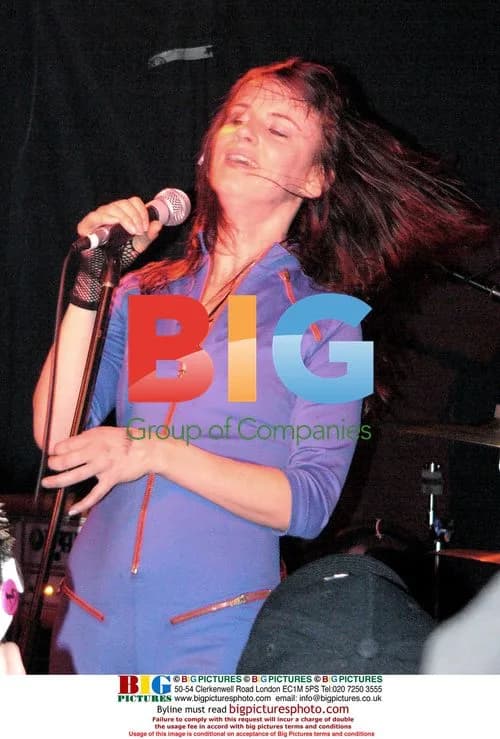 Juliette Lewis Performs with The Licks