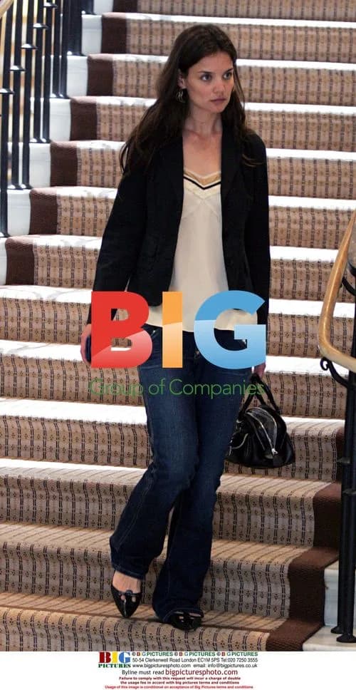Katie Holmes goes shopping after announcing dating Tom Cruise