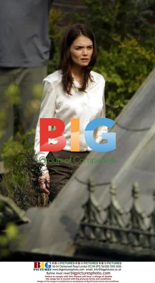 Katie Holmes on Batman set