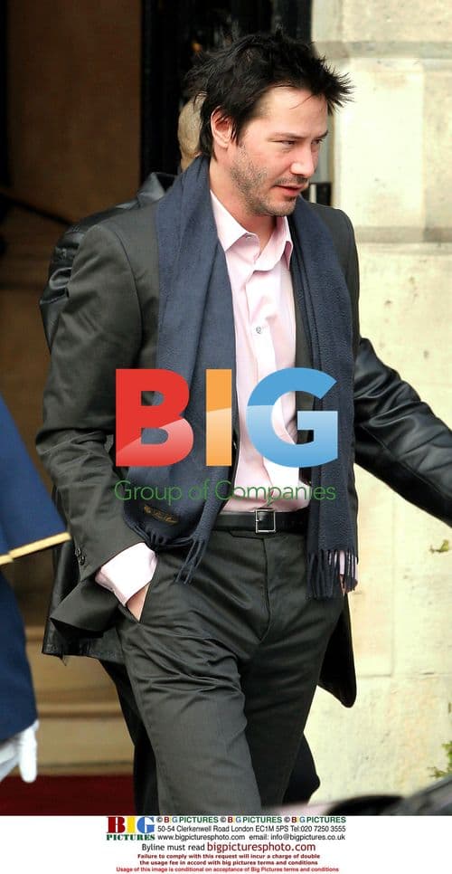 Keanu Reeves Enjoys Private Tour of Louvre in Paris