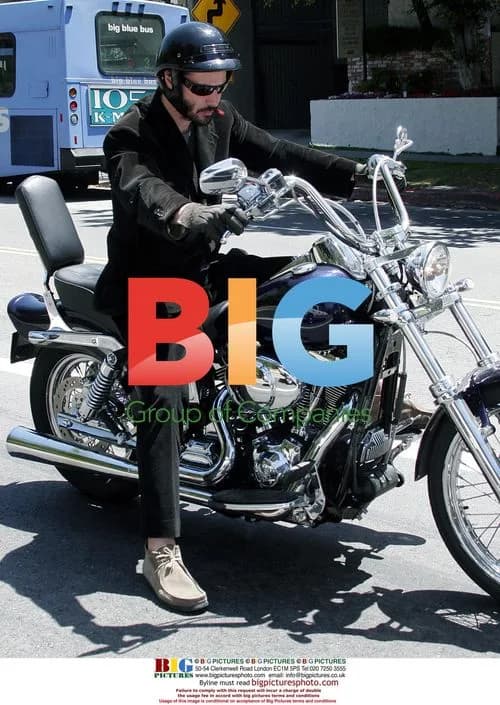 Keanu Reeves Spits at Paparazzi