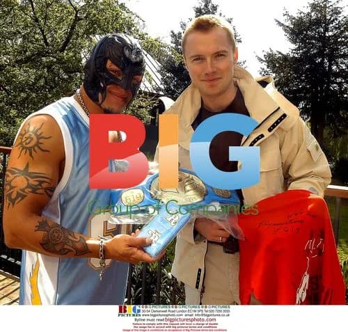Ronan Keating poses with WWE stars
