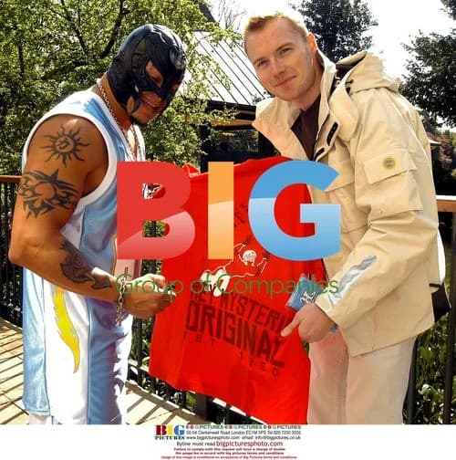 Ronan Keating Poses with WWE Wrestlers