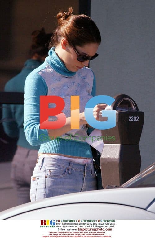 Kelly Brook Shopping in Santa Monica