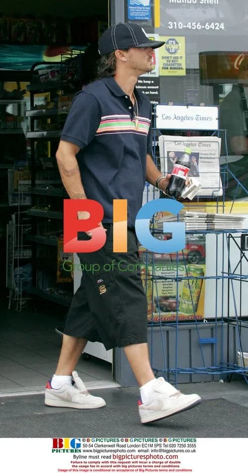 Kevin Federline stops for cigarettes and drink