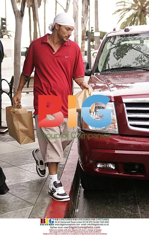 Kevin Federline Picks Up Take-Out