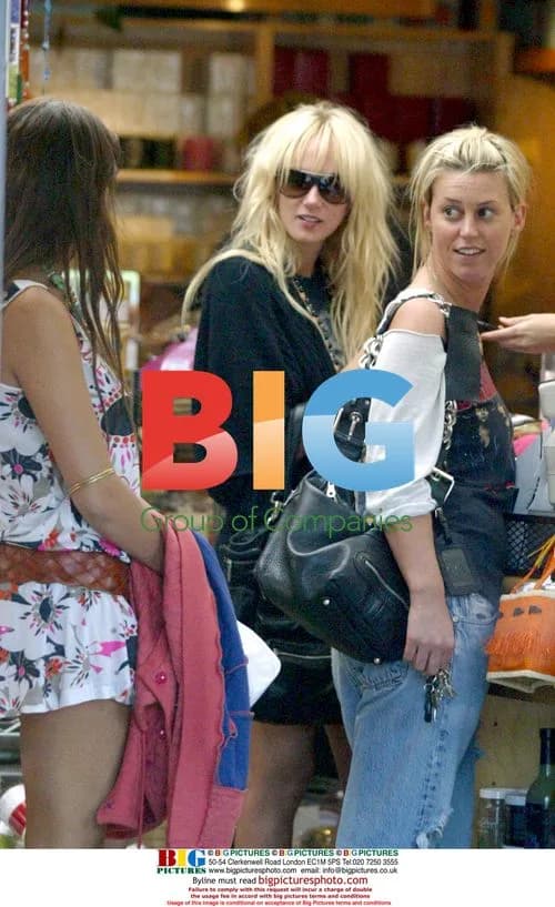 Kimberly Stewart supports dad Rod with retro t-shirt