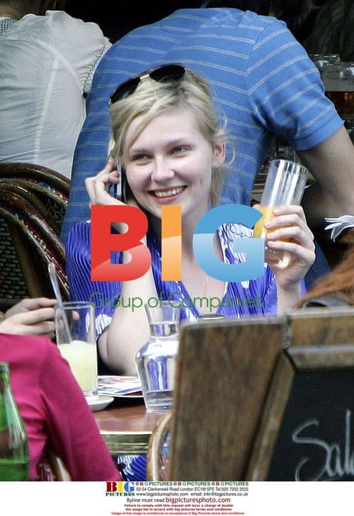 Kirsten Dunst in Paris Cafe