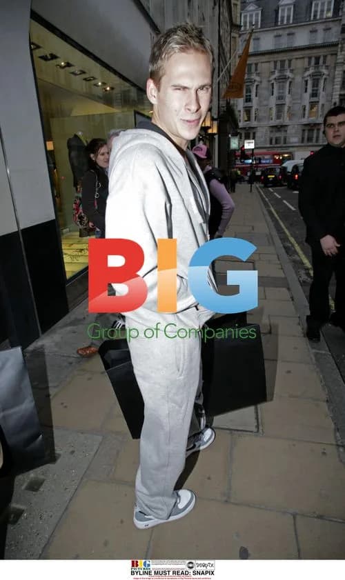 Lee Ryan and Stefanie Martinez Shopping in London