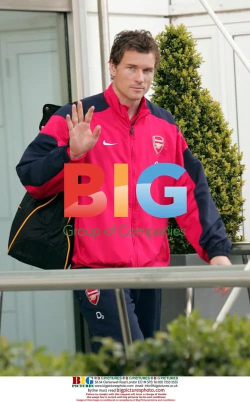 Arsenal squad leaving hotel for FA cup semifinal