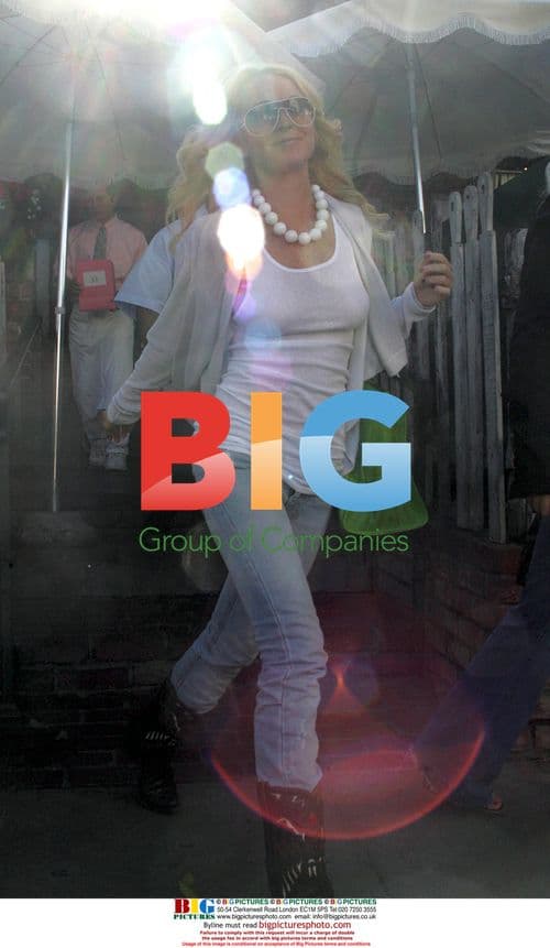 Lindsay Lohan leaves The Ivy in Beverly Hills