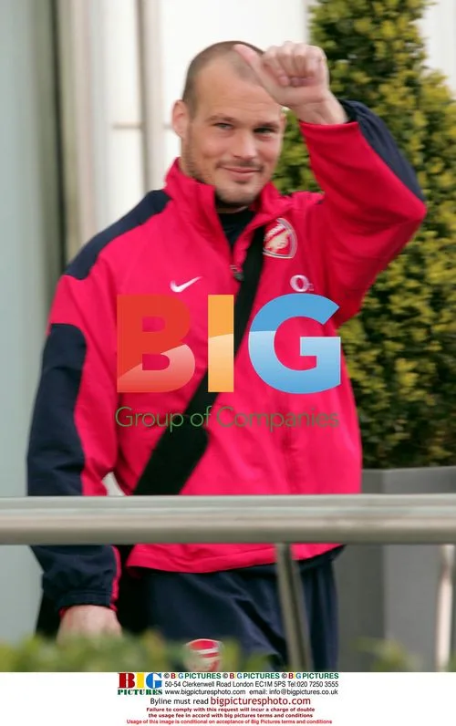 Arsenal squad departs for FA Cup semifinal