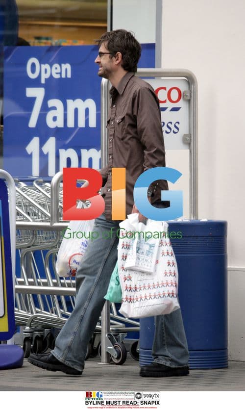 Louis Theroux Shopping with Girlfriend