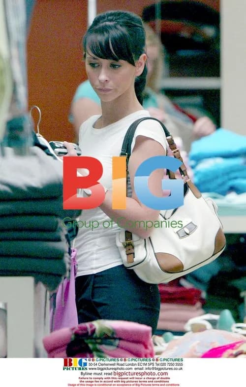 Jennifer Love Hewitt Shopping in West Hollywood