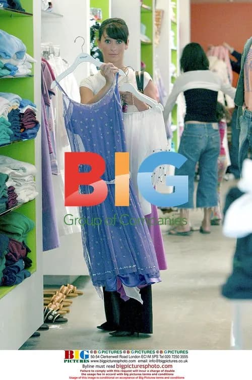 Jennifer Love Hewitt Shopping at Kitson