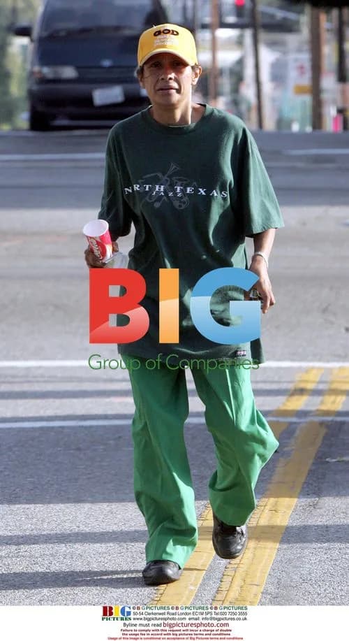 Mary-Kate Olsen Gives $2 to Homeless Woman