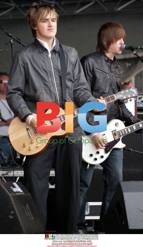 TOM and DANNY of MCFLY on stage