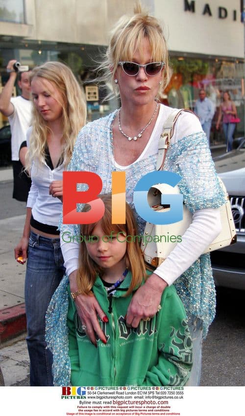 Melanie Griffith and Stella Del Carmen shopping
