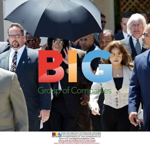 Michael Jackson leaves courthouse after acquittal