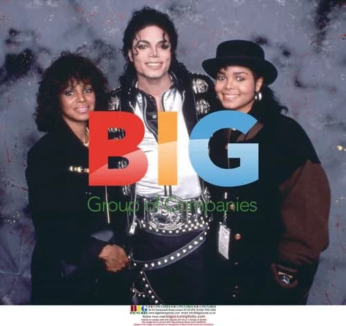 Michael Jackson with Sisters Backstage