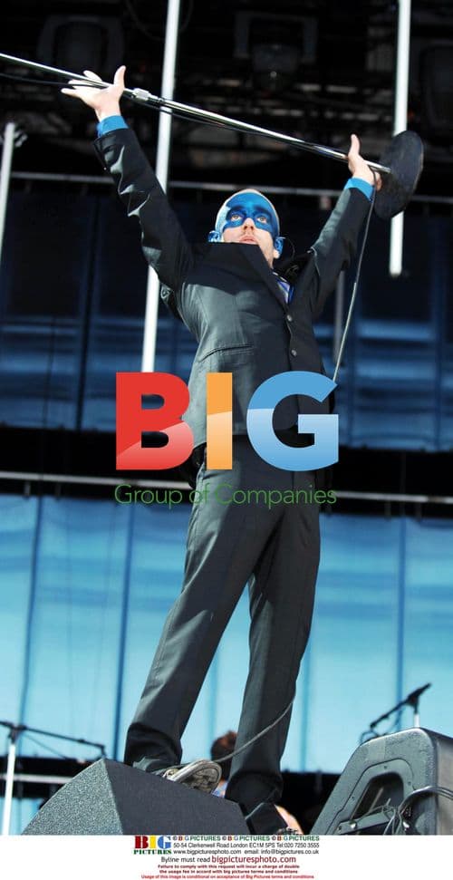 Micheal Stripe from REM at 2005 Isle of Wight festival