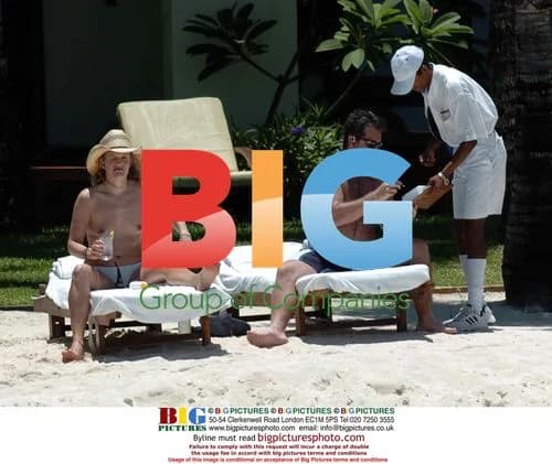 Top DJ Neil Fox and Wife Relax in Caribbean