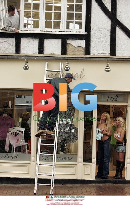 Glamour Girls Try On Clothing