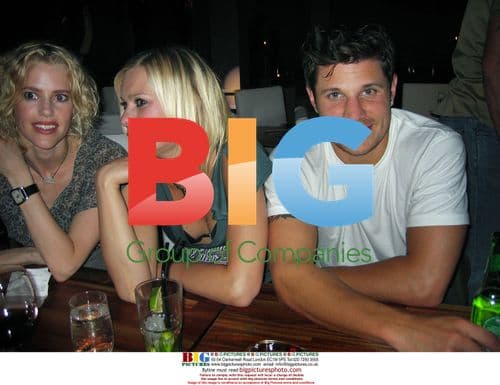 Nick Lachey and Sofia Kllgren at Blue Moon Bar