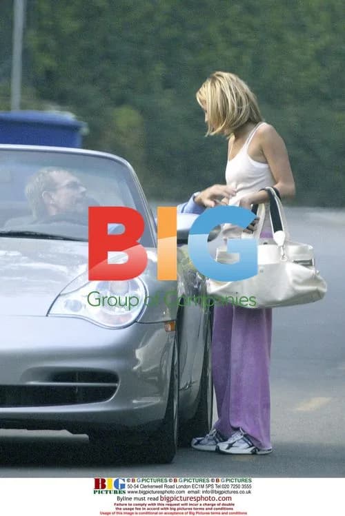 Nicole Richie talks to man on empty street