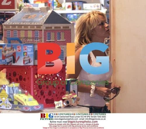 Pamela Anderson Shopping for Sons