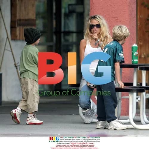 Pamela Anderson takes kids for ice cream in Malibu