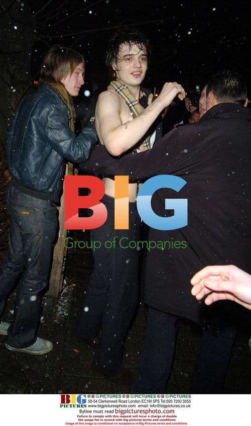 Pete Doherty Embraces Fan After Babyshambles Gig