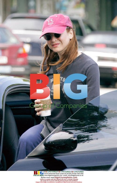 Rene Zellweger Shopping in Larchmont