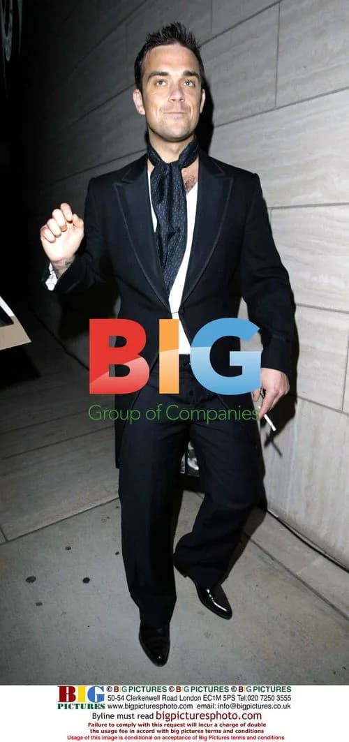 Robbie Williams Leaves Beckham Party