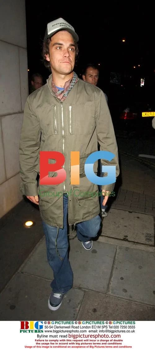 Robbie Williams Arriving at Nobu