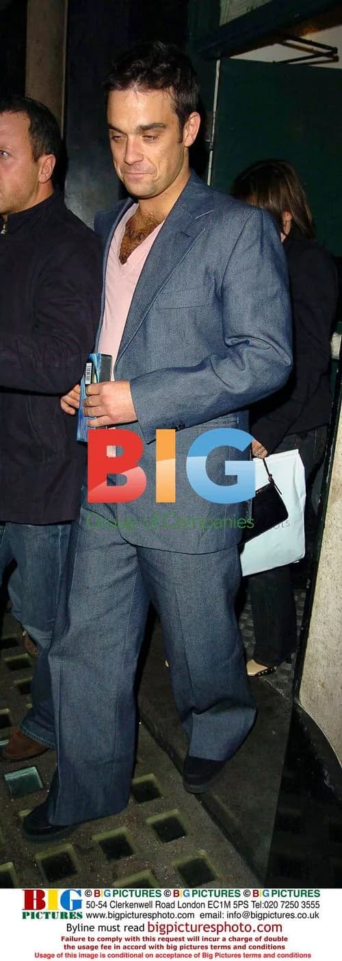 Robbie Williams Leaving The Ivy Restaurant