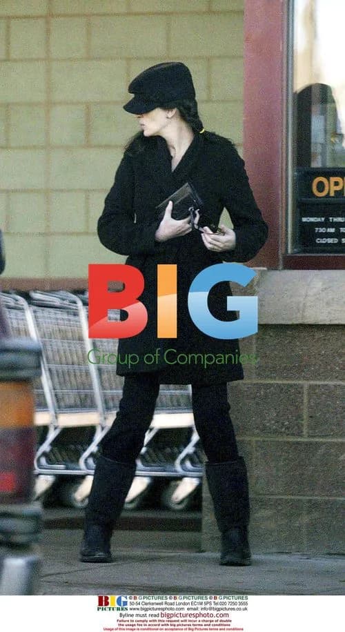 Julia Roberts and Danny Moder Shopping in New Mexico