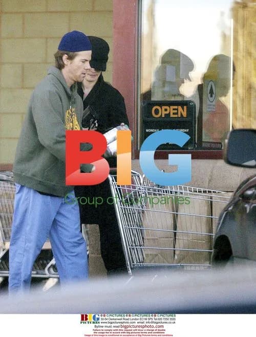 Julia Roberts and Danny Moder Shopping in New Mexico